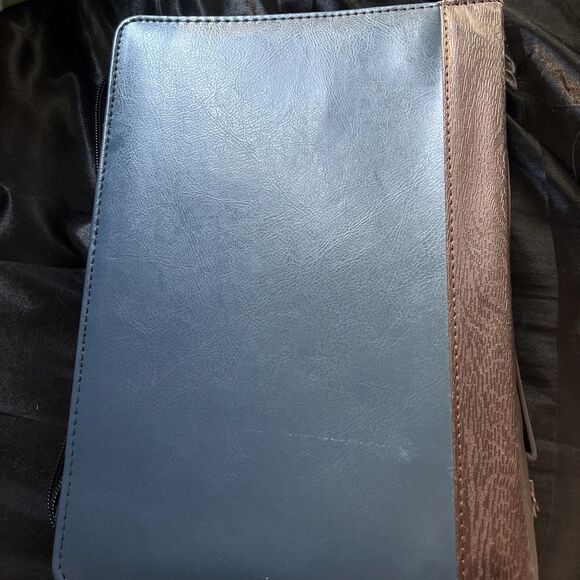 Bible Cover - Proverbs 27:17 Zippered, 10.7" X 7.5" X 2.4” Portada De La Biblia - Picture 2 of 2